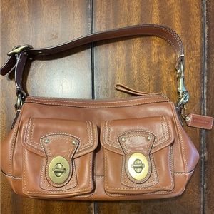 LEATHER COACH PURSE!